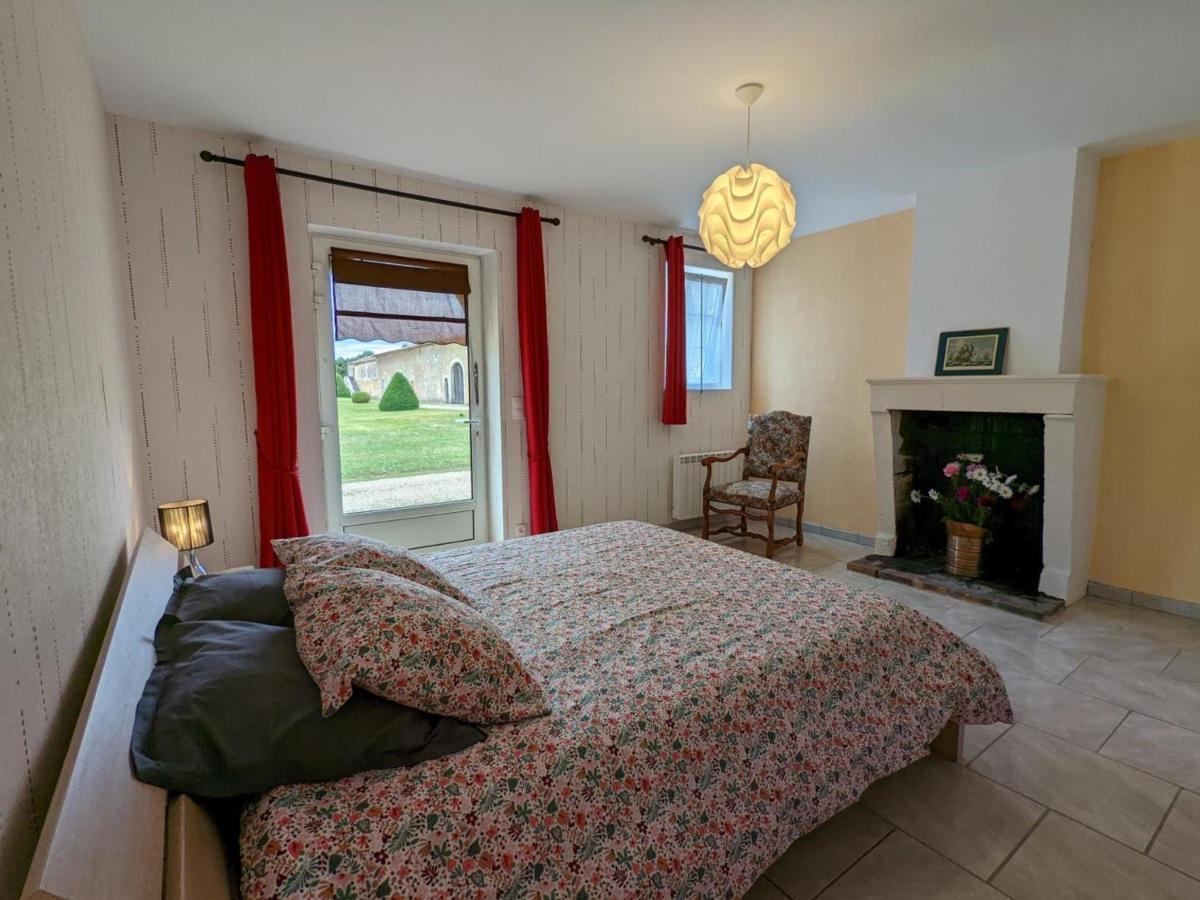 Gite Charmant Au Coeur D'Un Chateau Historique Avec Parc, Proche De Cognac, Ideal Famille Et Nature - Fr-1-653-167 Cherves-de-Cognac Exterior foto